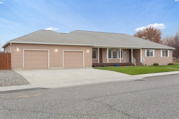 9th Ave, Kennewick, Washington 99336, 3 Bedrooms Bedrooms, ,2 BathroomsBathrooms,Site Built-owned Lot,For Sale,9th Ave,280519