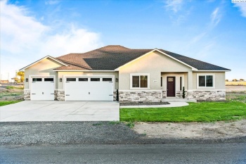 Rd 3 NE, Moses Lake, Washington 98837, 3 Bedrooms Bedrooms, ,2 BathroomsBathrooms,Site Built-owned Lot,For Sale,Rd 3 NE,273455