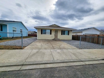 Ismo Loop, Sunnyside, Washington 98944, 3 Bedrooms Bedrooms, ,2 BathroomsBathrooms,Site Built-owned Lot,For Sale,Ismo Loop,274158