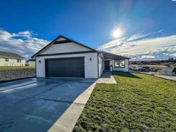 30th Pl, Kennewick, Washington 99338, 3 Bedrooms Bedrooms, ,2 BathroomsBathrooms,Site Built-owned Lot,For Sale,30th Pl,276275