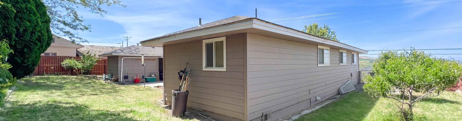 Swan, Sunnyside, Washington 98944, 3 Bedrooms Bedrooms, ,2 BathroomsBathrooms,Site Built-owned Lot,For Sale,Swan,276393