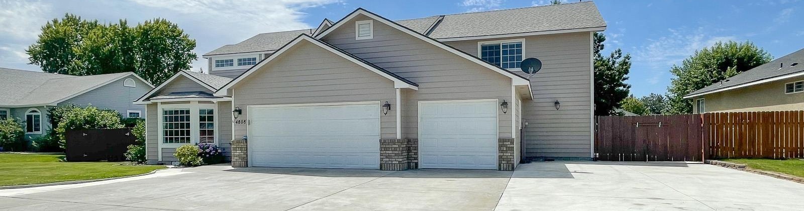 Hilltop Drive, Pasco, Washington 99301, 4 Bedrooms Bedrooms, ,5 BathroomsBathrooms,Site Built-owned Lot,For Sale,Hilltop Drive,277100