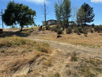 Old Inland Empire HWy, Prosser, Washington 99350, 3 Bedrooms Bedrooms, ,2 BathroomsBathrooms,Manufactured-owned Lot,For Sale,Old Inland Empire HWy,276617