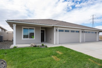 38th Ave, Kennewick, Washington 99338, 3 Bedrooms Bedrooms, ,2 BathroomsBathrooms,Patio Home,For Sale,38th Ave,277264