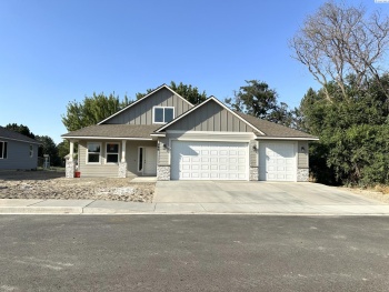 25th Avenue, Kennewick, Washington 99337, 4 Bedrooms Bedrooms, ,3 BathroomsBathrooms,Site Built-owned Lot,For Sale,25th Avenue,277867