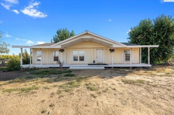 215 PR NW, Prosser, Washington 99350, 3 Bedrooms Bedrooms, ,2 BathroomsBathrooms,Manufactured-owned Lot,For Sale,215 PR NW,278406