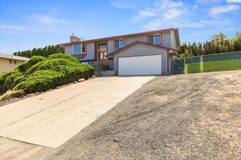 Echo Glen Place, Yakima, Washington 98908, 3 Bedrooms Bedrooms, ,3 BathroomsBathrooms,Site Built-owned Lot,For Sale,Echo Glen Place,278843