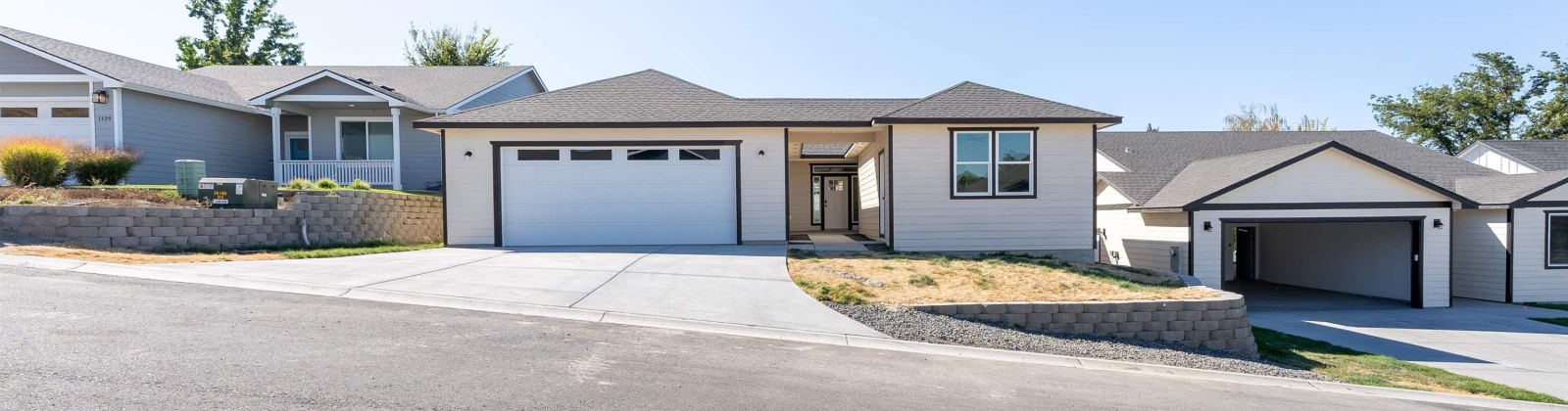 Bordeaux St, Prosser, Washington 99350, 4 Bedrooms Bedrooms, ,3 BathroomsBathrooms,Site Built-owned Lot,For Sale,Bordeaux St,279113