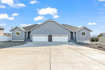 80th Ave, Yakima, Washington 98908, 6 Bedrooms Bedrooms, ,6 BathroomsBathrooms,Duplex,For Sale,80th Ave,279267