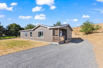 Macias Lane, Yakima, Washington 98901, 3 Bedrooms Bedrooms, ,2 BathroomsBathrooms,Manufactured-owned Lot,For Sale,Macias Lane,279311