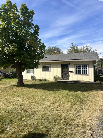 Date St, Toppenish, Washington 98948, 3 Bedrooms Bedrooms, ,1 BathroomBathrooms,Site Built-owned Lot,For Sale,Date St,279605