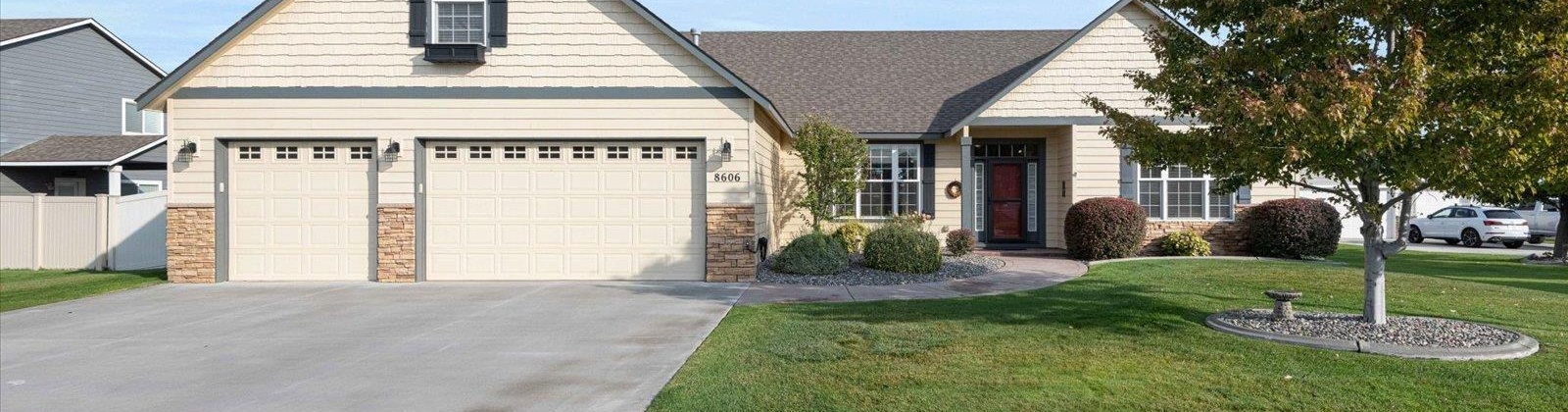 9th, Kennewick, Washington 99336, 4 Bedrooms Bedrooms, ,3 BathroomsBathrooms,Site Built-owned Lot,For Sale,9th,279617