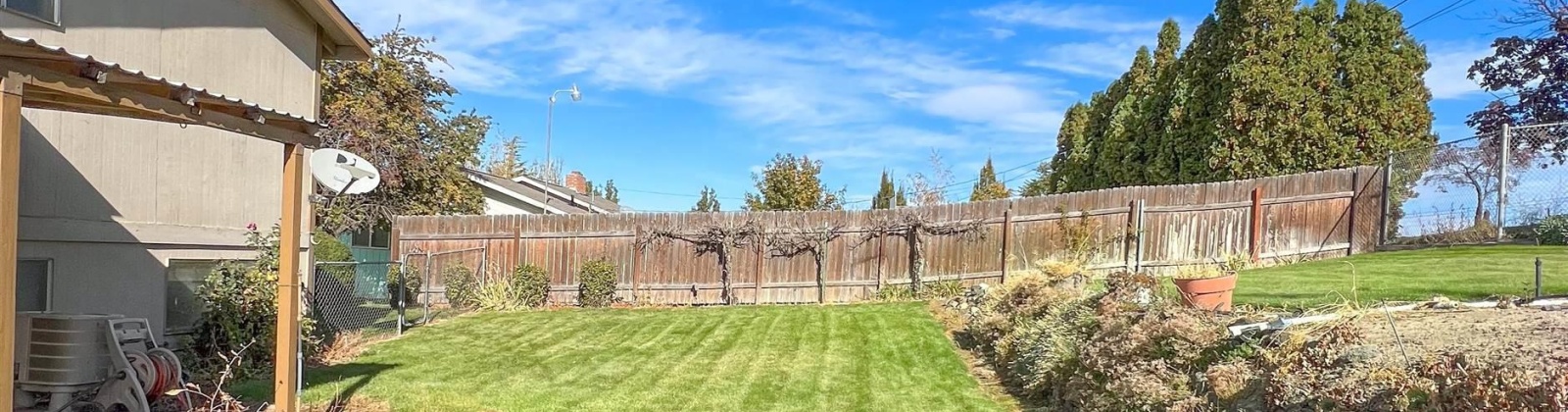 TAYLOR, Sunnyside, Washington 98944, 3 Bedrooms Bedrooms, ,2 BathroomsBathrooms,Site Built-owned Lot,For Sale,TAYLOR,279698