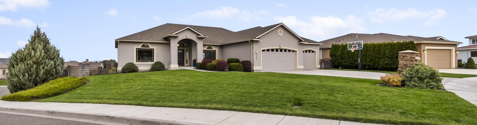 Monrean Loop, Richland, Washington 99352, 6 Bedrooms Bedrooms, ,3 BathroomsBathrooms,Site Built-owned Lot,For Sale,Monrean Loop,279824