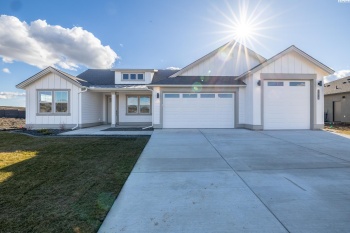 Avrio Ave, Richland, Washington 99354, 4 Bedrooms Bedrooms, ,3 BathroomsBathrooms,Site Built-owned Lot,For Sale,Avrio Ave,276563