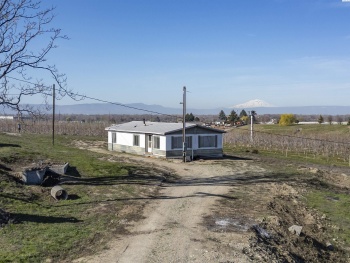 Highland Drive, Zillah, Washington 98953, 2 Bedrooms Bedrooms, ,1 BathroomBathrooms,Manufactured-owned Lot,For Sale,Highland Drive,280002